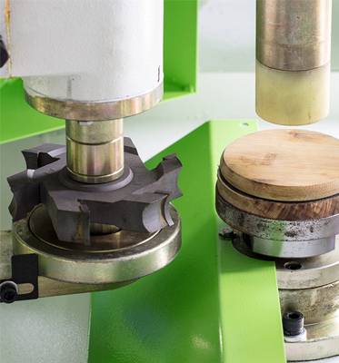 Milling cutter and model